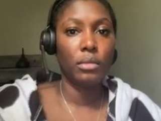 yoursecret1425 webcam model