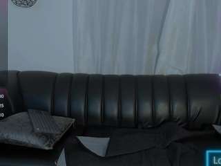 zou-quira's CamSoda show and profile
