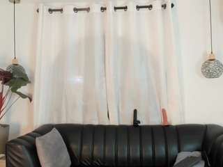 zou-quira Live Webcam on CamSoda