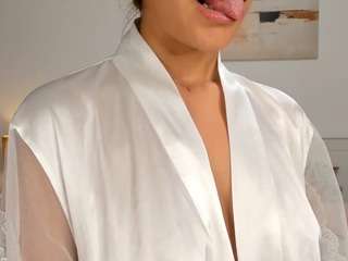 kizziedante from CamSoda