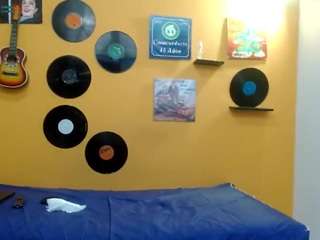 skinnyverus18 Live Webcam on CamSoda