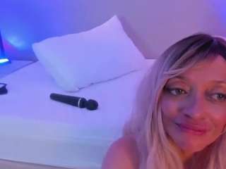 emma-collsonn webcam model