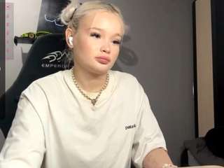 Alice live webcam show