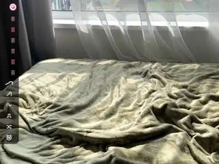 Alice live webcam show