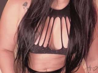 miss-lyra's CamSoda show and profile