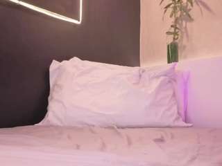 miss-lyra's CamSoda show and profile