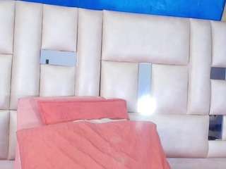 emmacurvy Live Webcam on CamSoda