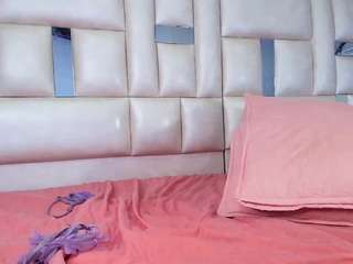emmacurvy Live Webcam on CamSoda