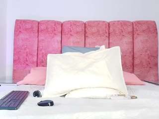 emmacurvy Live Webcam on {site_name}