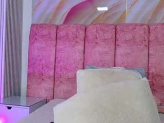 emmacurvy's CamSoda show and profile