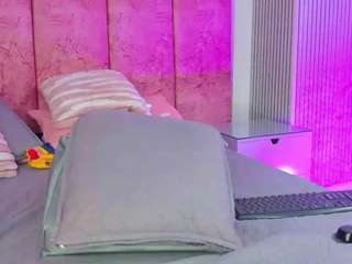 emmacurvy's CamSoda show and profile