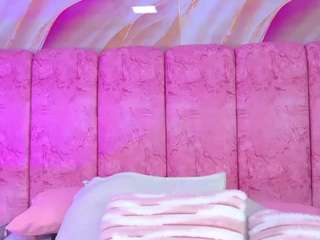 emmacurvy live cam profile