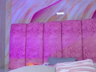 emmacurvy's CamSoda show and profile