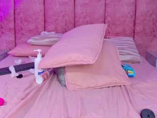 emmacurvy live cam preview