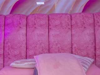 emmacurvy live cam preview
