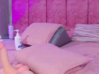 emmacurvy live cam preview