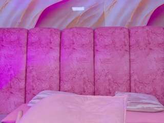 emmacurvy live cam preview