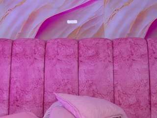 emmacurvy live cam preview