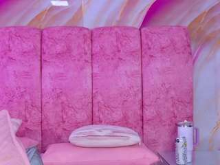 emmacurvy live cam preview