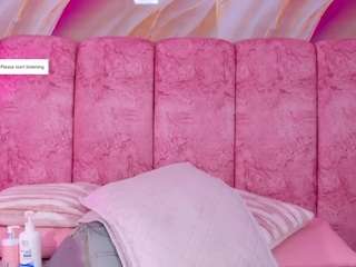 emmacurvy live cam preview