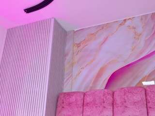 emmacurvy live cam preview