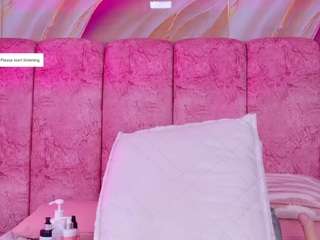 emmacurvy live cam preview