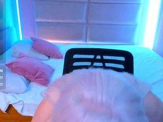 HellaFabel live cam on CamSoda