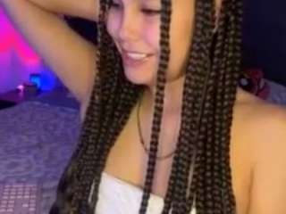 lillytillercam webcam model