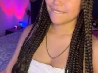 Live webcam model lillytillercam on Soda Cams