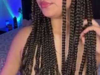 Live webcam model lillytillercam on Soda Cams