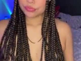 Live webcam model lillytillercam on Soda Cams