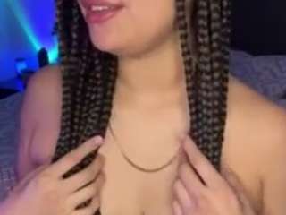 Live webcam model lillytillercam on Soda Cams