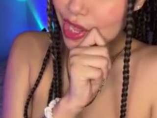 Live webcam model lillytillercam on Soda Cams