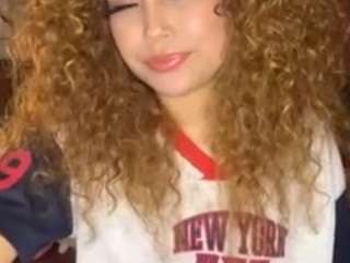 Live webcam model lillytillercam on Soda Cams