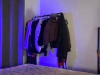 Live webcam model lillytillercam on Soda Cams