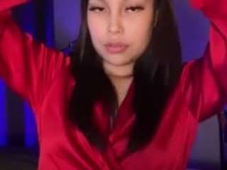 lillytillercam webcam