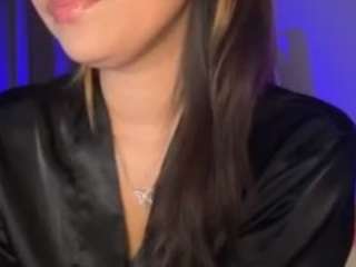 Live webcam model lillytillercam on Soda Cams