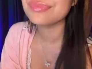 lillytillercam webcam