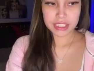 lillytillercam webcam