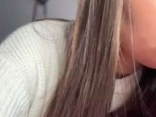 lillytillercam webcam model