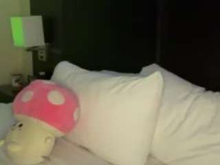 Live webcam model lillytillercam on Soda Cams