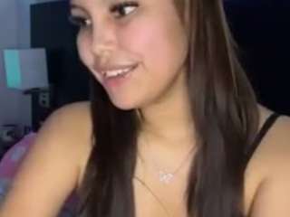 Live webcam model lillytillercam on Soda Cams