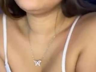 Live webcam model lillytillercam on Soda Cams