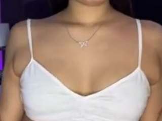 Live webcam model lillytillercam on Soda Cams