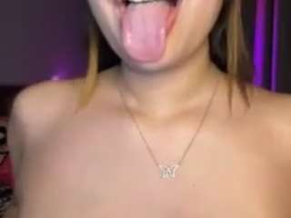 lillytillercam webcam