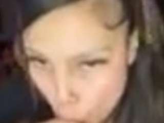 Live webcam model lillytillercam on Soda Cams