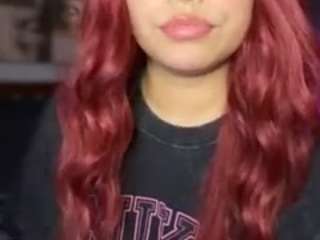 Live webcam model lillytillercam on Soda Cams