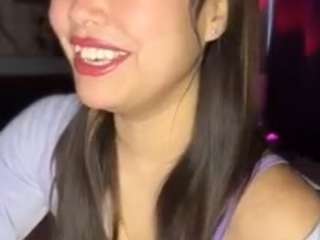 Live webcam model lillytillercam on Soda Cams