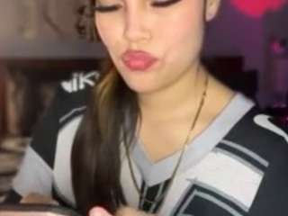 lillytillercam live cam profile