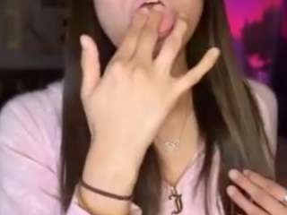 lillytillercam webcam